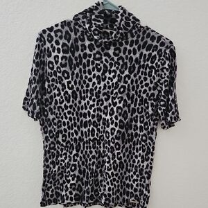Euc Micheal Korrs Leopard Print Short Sleeve Top